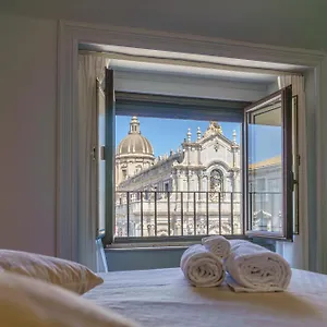 https://la-finestra-sul-catania.taorminaitalyhotels.com